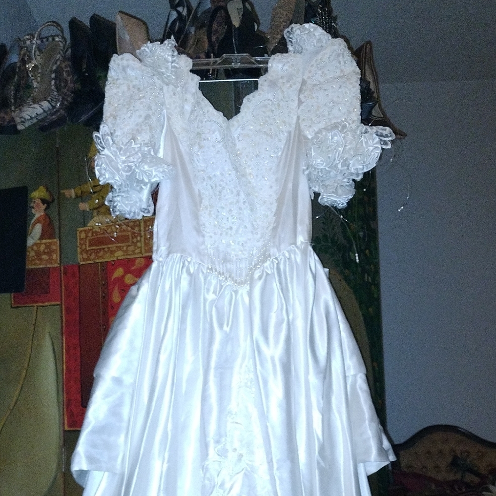 Elegant White Wedding Dress